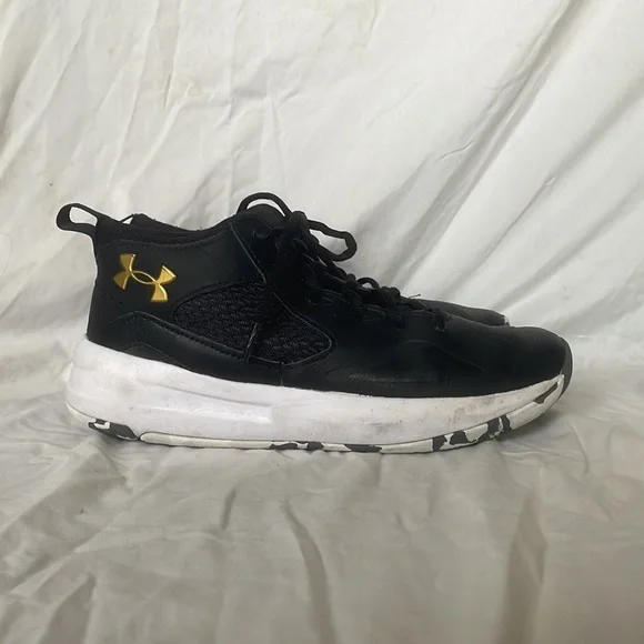 Black basketball shoes - Picture 4 of 9